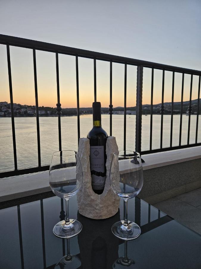 Villa Lux Apartments Rogoznica  Eksteriør billede