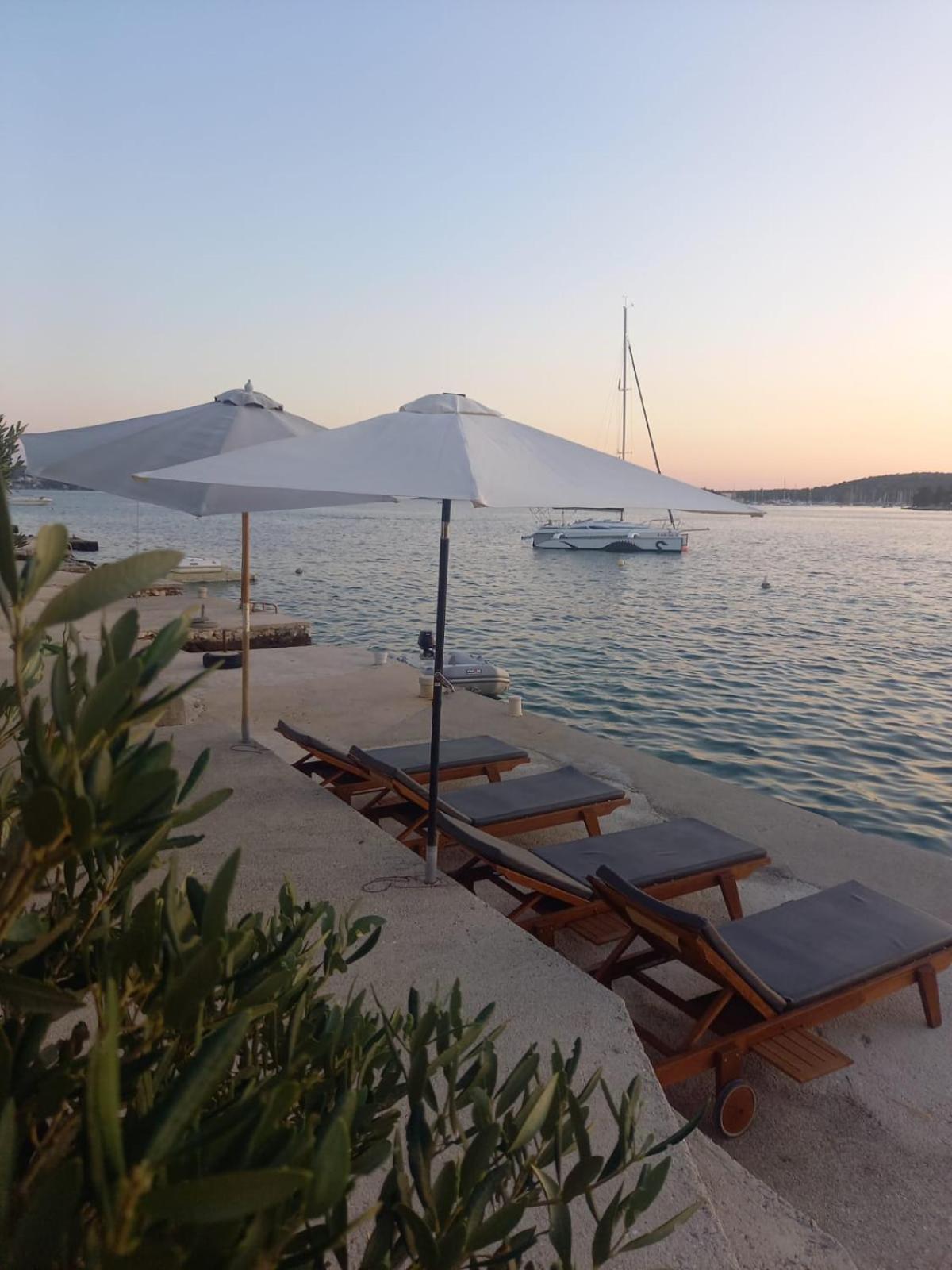Villa Lux Apartments Rogoznica  Eksteriør billede